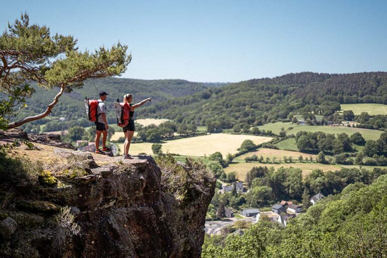 Packraft: 6 essential questions answered 5 Enchanting view of the village of Heimbach in the Eifel.